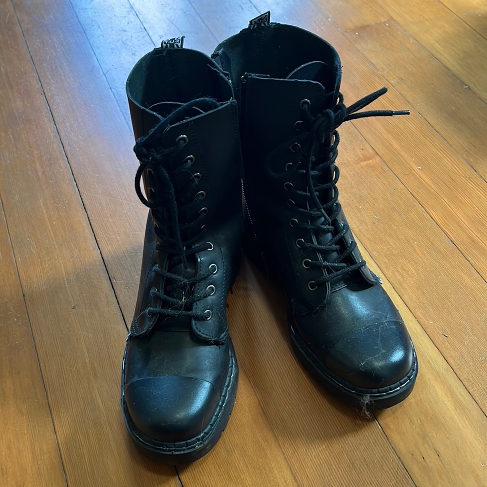 T.U.K. Steel Toed Boots Sz W8